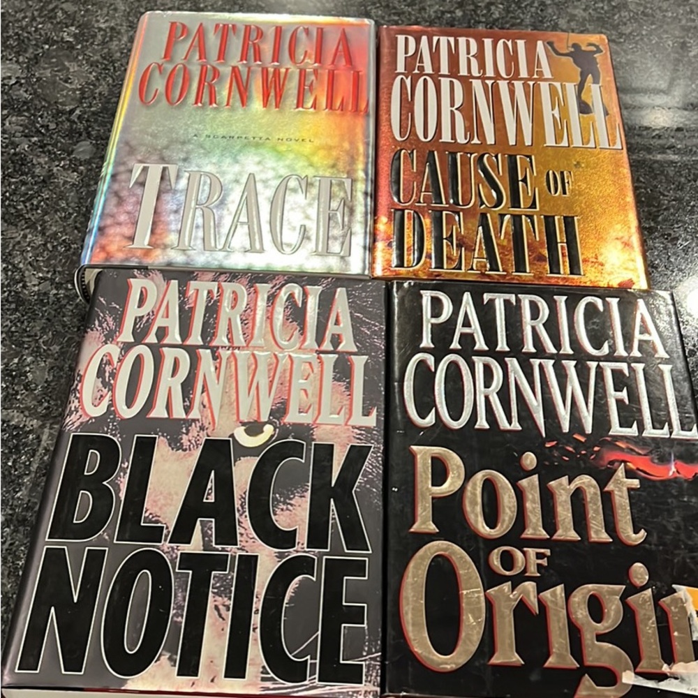 (4) Patricia Cornwall books in like new condition